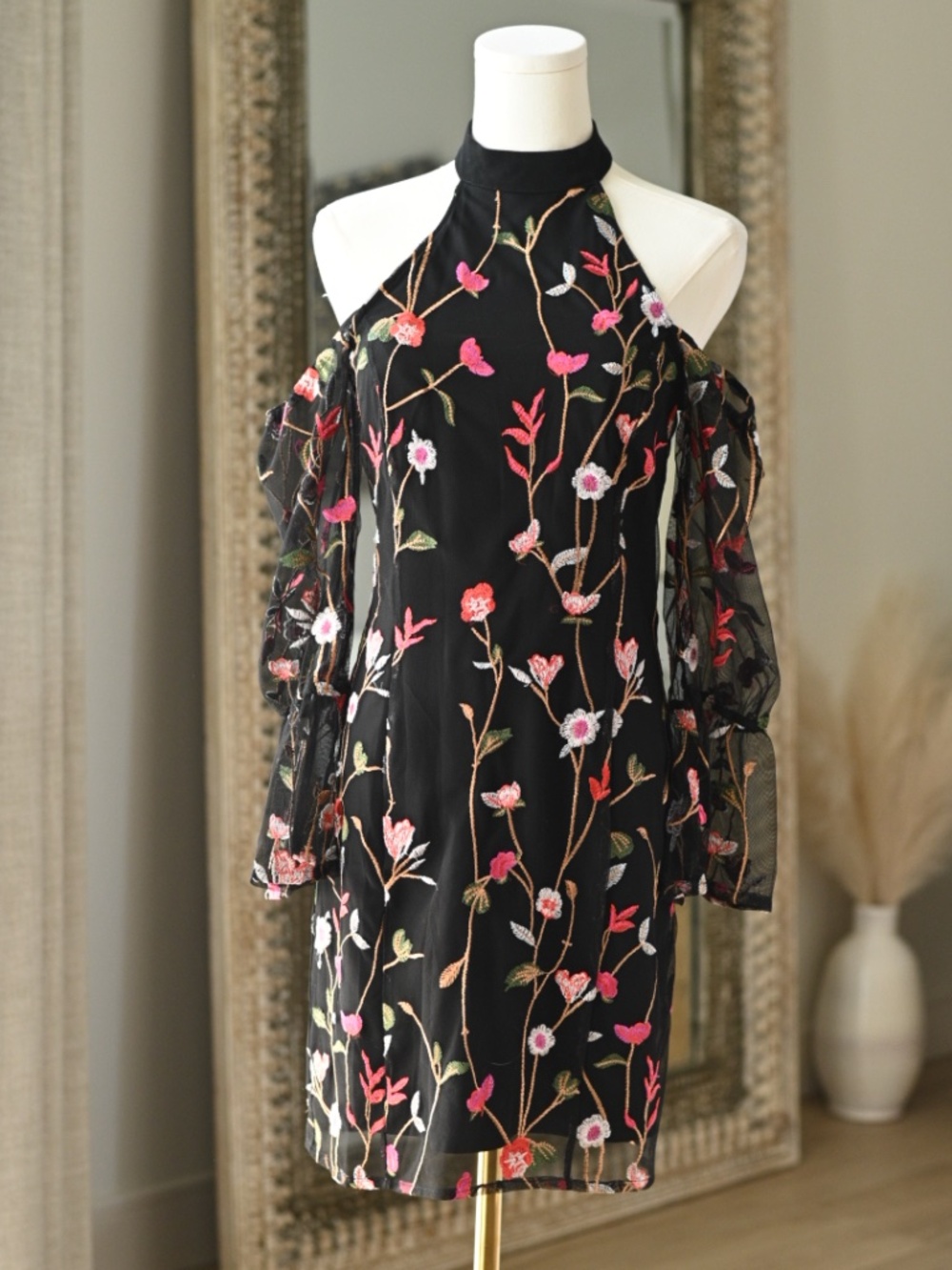 🌸 GUESS Embroidered Floral Cold Shoulder Mini Dress